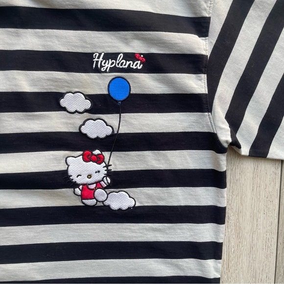 Hypland Hello Kitty Glamour Striped Tee - Picture 5 of 5